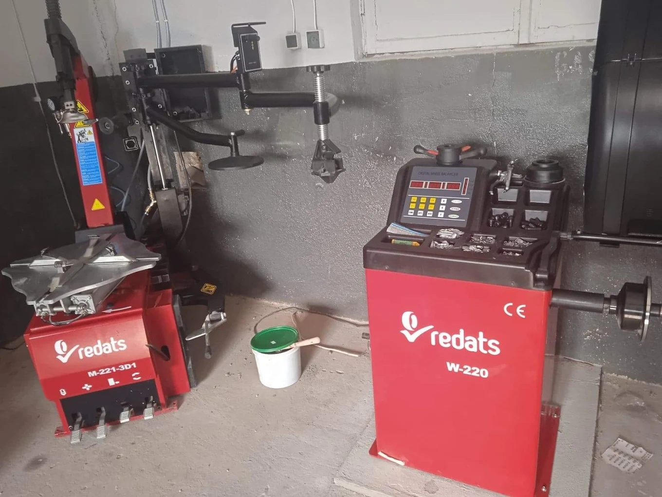 Warsztat samochodowy w Stalowej Woli z profesjonalną montażownicą i wyważarką do kół Maxicars